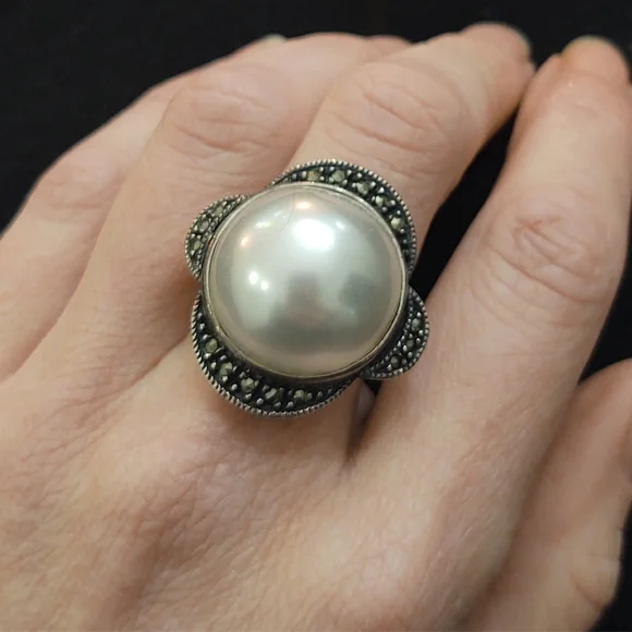 Vintage Judith Jack Oversized Pearl & Marcasite Sterling Silver Ring- Size 7 - Picture 3 of 10
